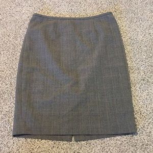 👱🏻‍♀️🙋🏻‍♀️Calvin Klein skirt size 2P